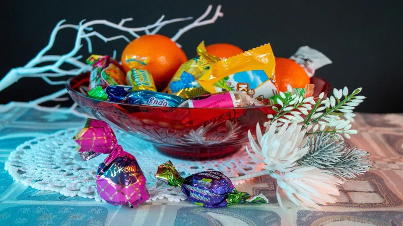 Casino Trực Tuyến 2026 Đăng Ký c54taixiu Nhận Thưởng 2026 | sweets, candies, heals, dessert, chocolate candies, fruit, tangerines, snacks, vases, glass, crystal, crystal candy bowls, tablecloth, tableware, holiday dishes, red crystal, baccarat, ussr, the product